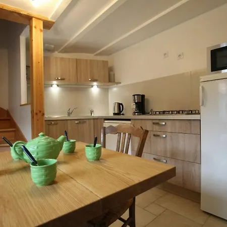 Blesle, 3 Pièces, 5 Personnes - Fr-1-582-18 * Blesle