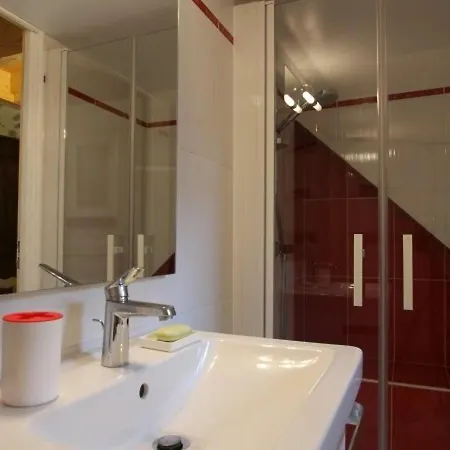 Blesle, 3 Pièces, 5 Personnes - Fr-1-582-18 *
